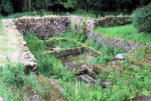 Bretagne-Brélés-ruines appartenant au château de Kergroadès