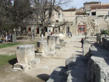 Arles : vestige du  théatre antique