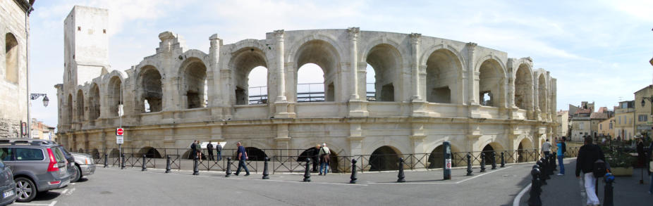 Arles : les arênes, l'extérieur