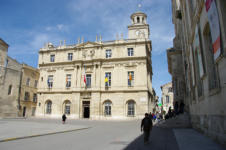 Arles : Hôtel de ville et tour de l'Horloge