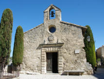 Les Baux de Provence : le village,chapelle des pénitents Blancs