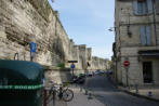 Avignon : en longeant les remparts