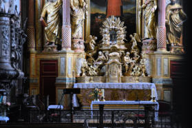 église Saint-Valère :nef et autel