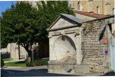Poligny : fontaine