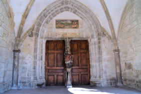Poligny : collégiale Saint-Hippolyte, porche