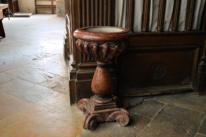 Poligny : collégiale Saint-Hippolyte,bénitier