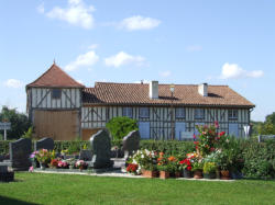 Châtillon sur Broué : église Notre Dame, côté cimetière