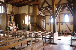 Outines : L'église Saint Nicolas, nef et bas côté